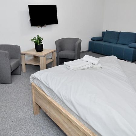 Pokoje, Apartamenty, Restauracja Marcus Оборники Экстерьер фото