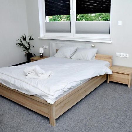 Pokoje, Apartamenty, Restauracja Marcus Оборники Экстерьер фото